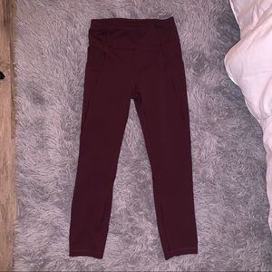 LULULEMON HIGH RISE LEGGINGS WITH POCKETS SIZE 6! Color Burgundy